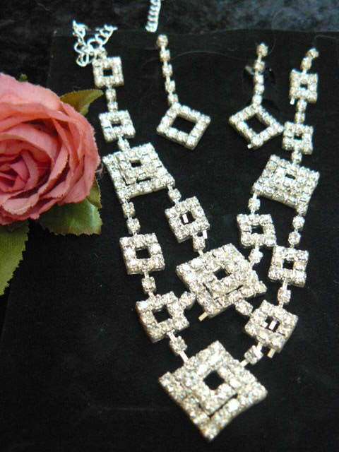 FASHION NECKLACE AND EARRING SET BLING NEW