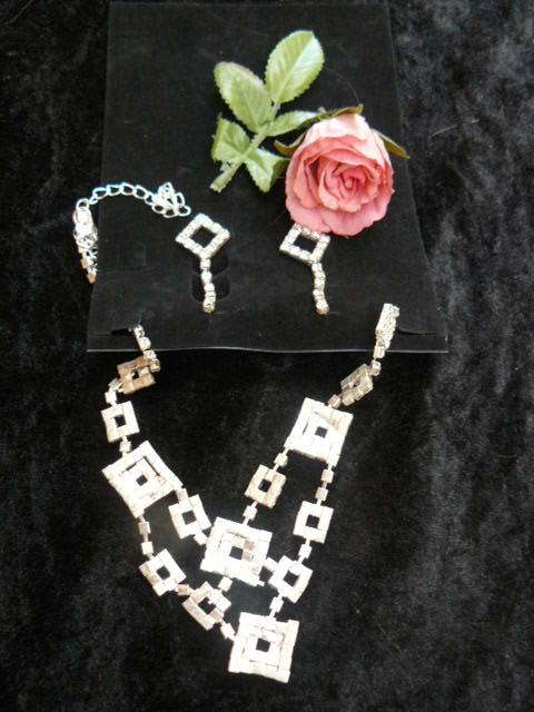 FASHION NECKLACE AND EARRING SET BLING NEW