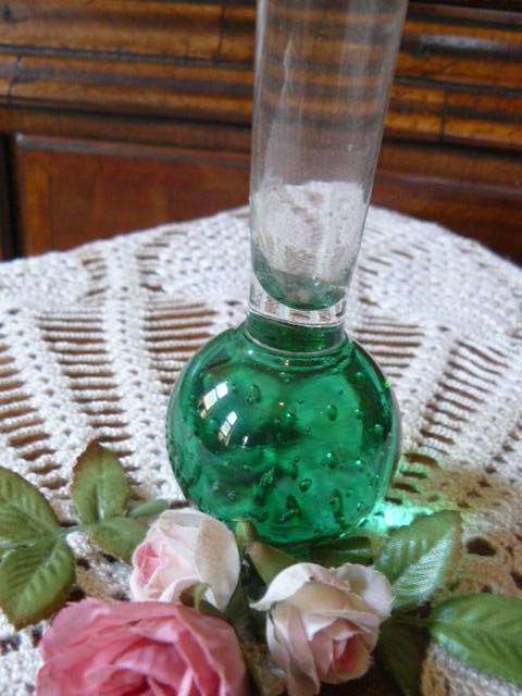 GREEN ANDWHITE INNER BUBBLE STEM GLASS VASE