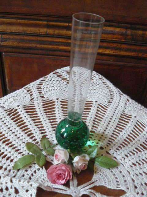 GREEN ANDWHITE INNER BUBBLE STEM GLASS VASE
