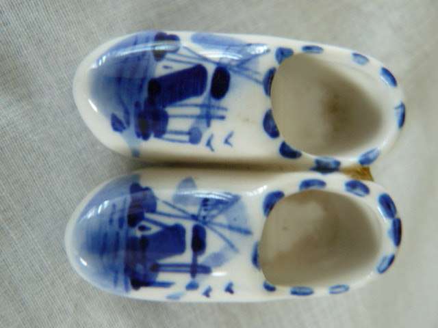 DELFTS LIKE BROOCH