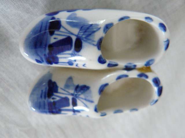 DELFTS LIKE BROOCH