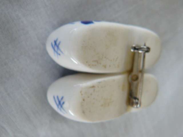 DELFTS LIKE BROOCH