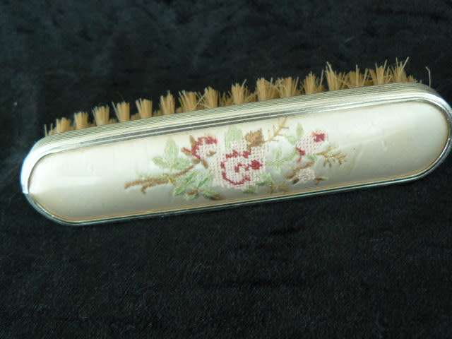 PETIT POINT VINTAGE BRUSH