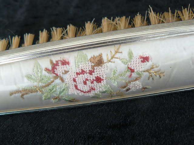 PETIT POINT VINTAGE BRUSH