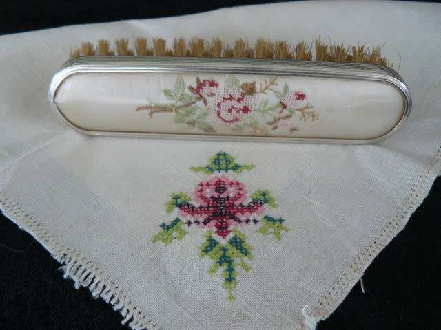 PETIT POINT VINTAGE BRUSH