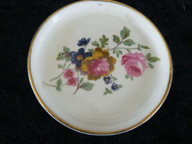PIN DISH PORCELAIN GOLD RIM 7 CM