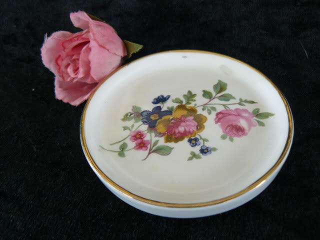 PIN DISH PORCELAIN GOLD RIM 7 CM