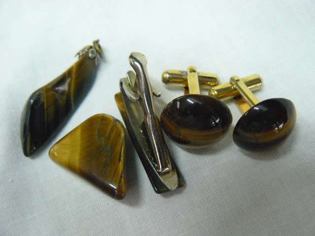 TIGERS EYE CUFF LINKS, TYE CLIP, PENDANT AND GOOD LUCK TIGERS EYE STONE