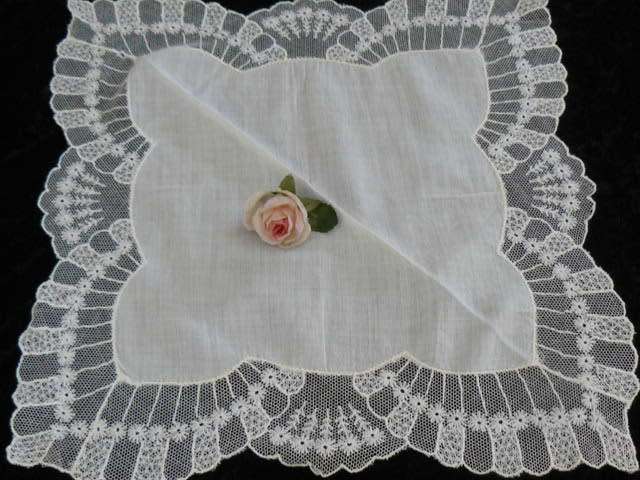 VINTAGE FINE HANKIE