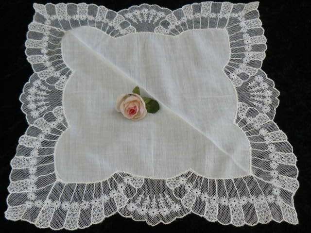 VINTAGE FINE HANKIE