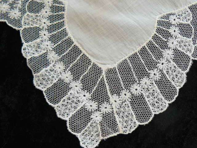 VINTAGE FINE HANKIE
