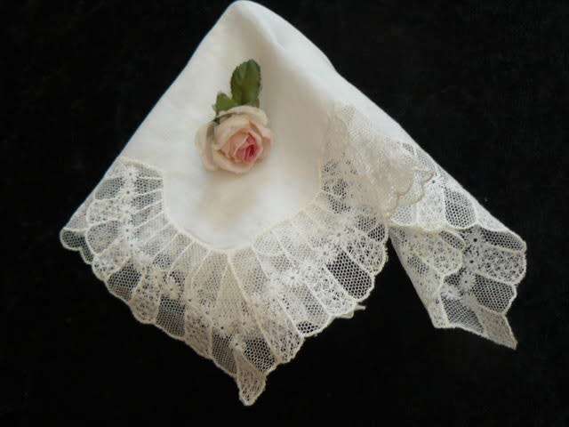 VINTAGE FINE HANKIE