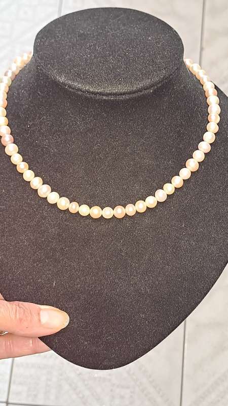 GENUINE FRESH WATER PEARL NECKLACE 42 CM