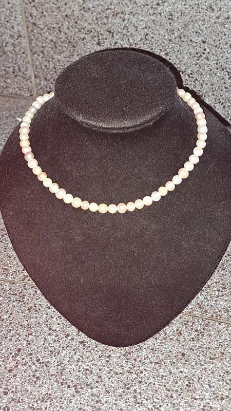 GENUINE FRESH WATER PEARL NECKLACE 42 CM