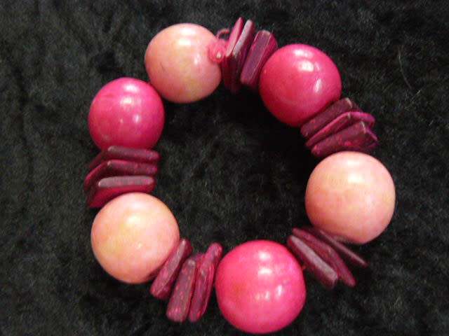 WOODEN BEADDED STRETCH BANGLE PINK