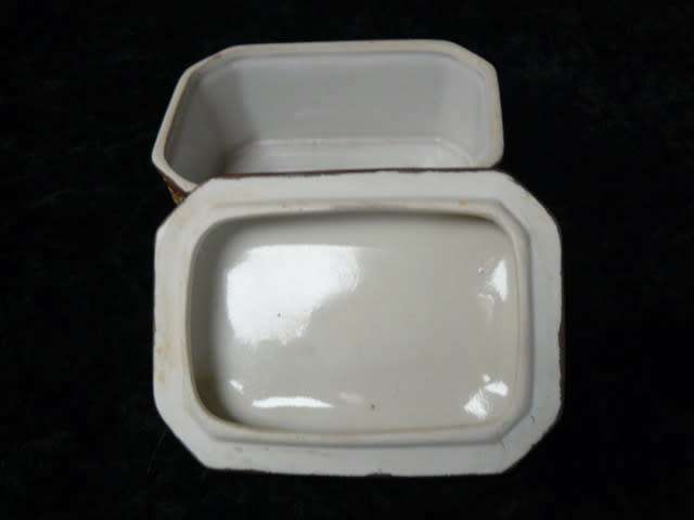 EARLY 20 TH CENTURY JAPANESE PORCELAIN HAND PAINTED TRINKET BOX VERY DETAILED AND NICE