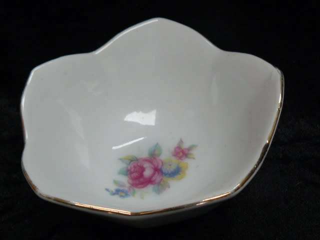 SMALL PORCELAIN DISH