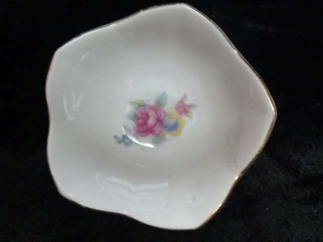 SMALL PORCELAIN DISH