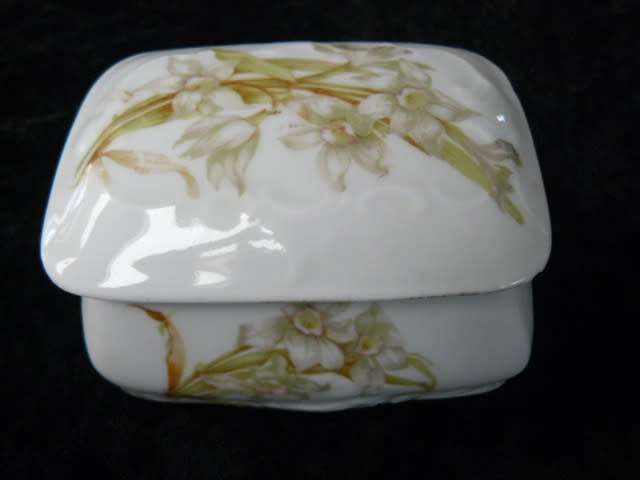 VERY CUTE AUSTRIAN MORITZ ZDEKAUER MAD BETWEEN 1884 - 1909 TRINKET BOX