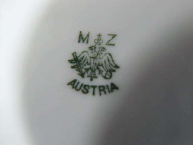 VERY CUTE AUSTRIAN MORITZ ZDEKAUER MAD BETWEEN 1884 - 1909 TRINKET BOX
