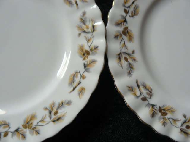 ROYAL ALBERT GOLDEN PINE SIDE PLATES WITH GOLD RIM 16 CM