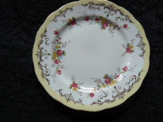 QUEEN ANN SIDE PLATE GOLD  RIM 15.8 CM