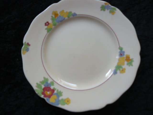 ROYAL DOULTON PLATE21.5 CM