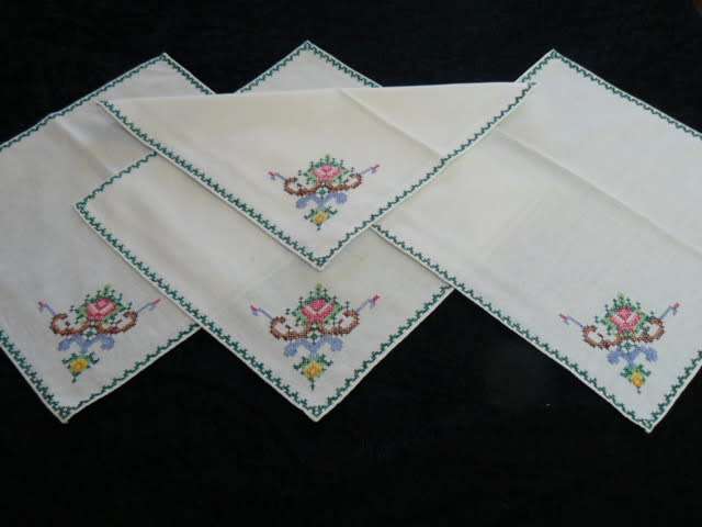 VINTAGE CROSS STITCH NAPPKINS