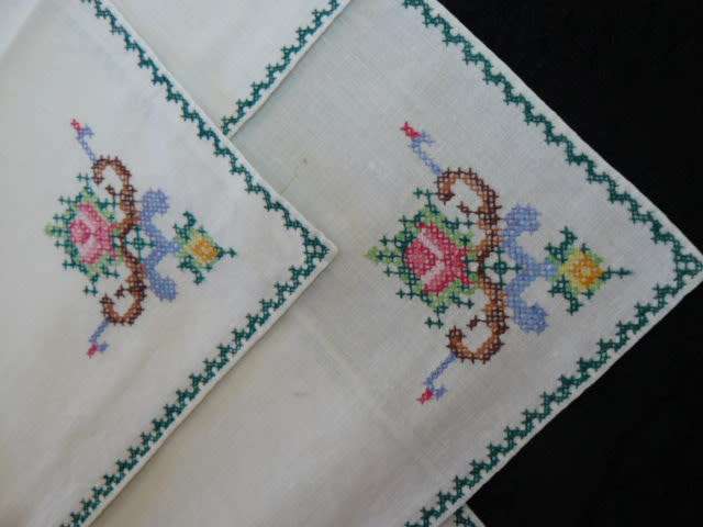 VINTAGE CROSS STITCH NAPPKINS