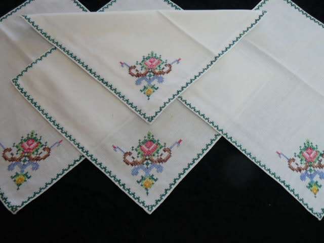 VINTAGE CROSS STITCH NAPPKINS