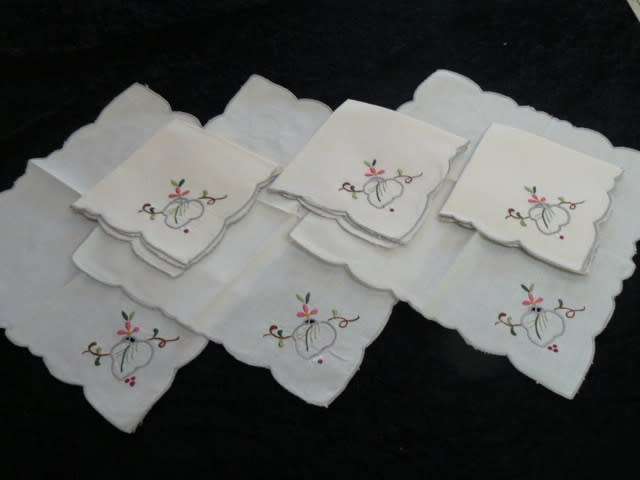 6 X VINTAGE COTTON EMBROIDERED NAPPKINS