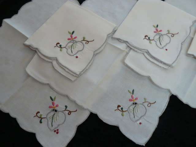 6 X VINTAGE COTTON EMBROIDERED NAPPKINS