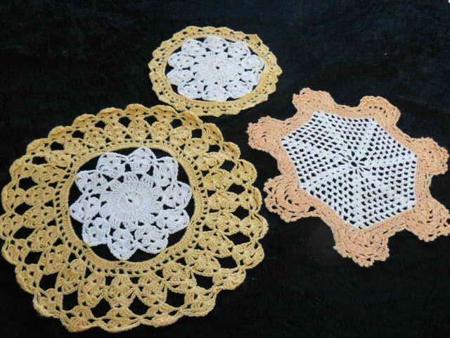HAND CROCHETED COTTON DOILIES LARGEST 30 CM DIAMETER