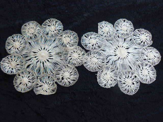 VERY FINE VINTAGE COTTON DOILIES 17 CM