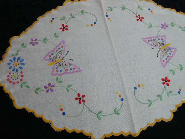TRAY CLOTH VINTAGE COTTON EMBROIDERED LOVELY