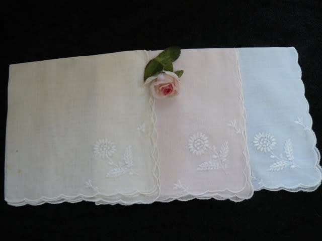 VINTAGE COTTON EMBROIDEREDHANKIES IN PASTELS
