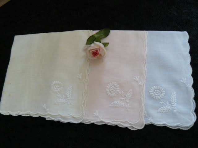 VINTAGE COTTON EMBROIDEREDHANKIES IN PASTELS