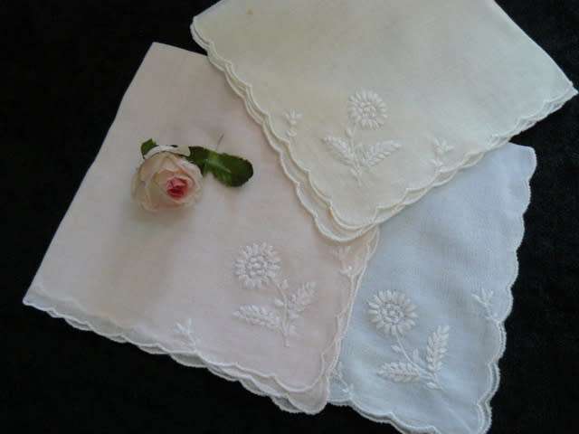 VINTAGE COTTON EMBROIDEREDHANKIES IN PASTELS