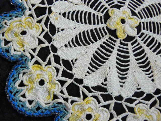 VINTAGE HAND CROCHETED DOILIE COTTON 36 CM