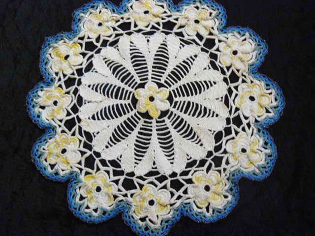 VINTAGE HAND CROCHETED DOILIE COTTON 36 CM