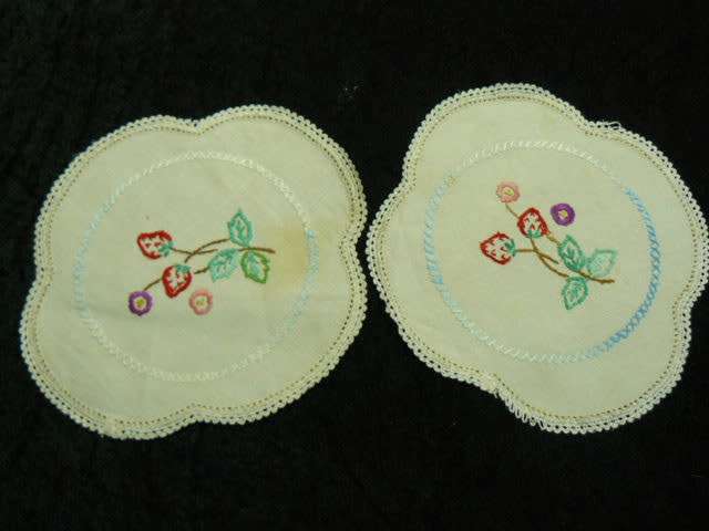 VINTAGE COTTON EMBROIDERED DOILIES X 2 STAIN