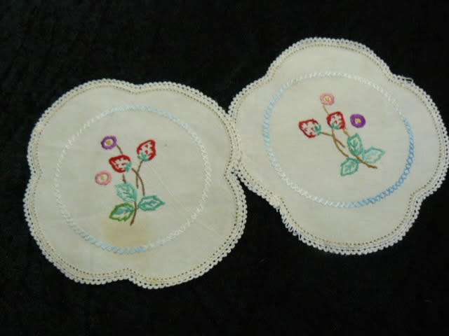 VINTAGE COTTON EMBROIDERED DOILIES X 2 STAIN