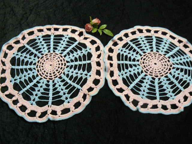 VINTAGE CROCHET COTTON DOILIE SET 29 CM PINK AND BLUE