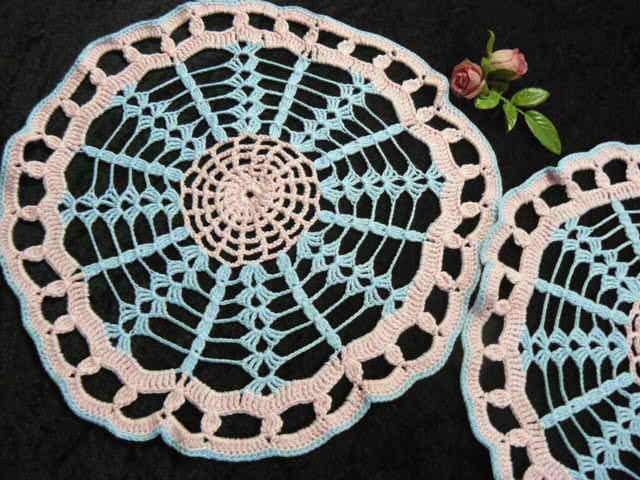 VINTAGE CROCHET COTTON DOILIE SET 29 CM PINK AND BLUE