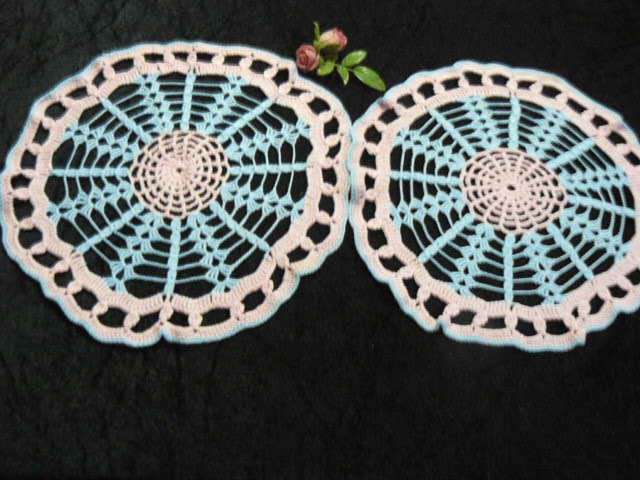 VINTAGE CROCHET COTTON DOILIE SET 29 CM PINK AND BLUE