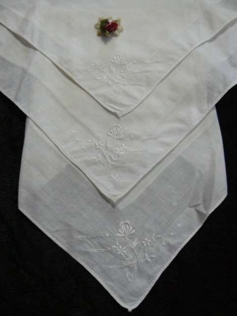 VINTAGE COTTON HANKIES EMBROIDERED WITH ROSES