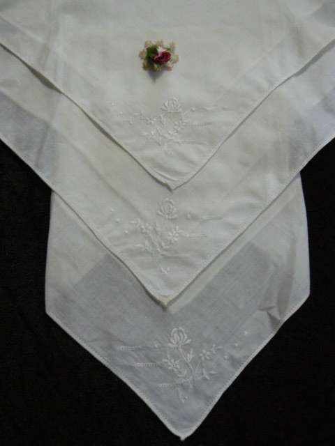 VINTAGE COTTON HANKIES EMBROIDERED WITH ROSES
