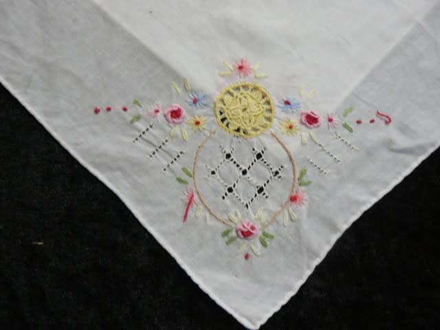 VINTAGE COTTON EMBROIDERED HANKIE