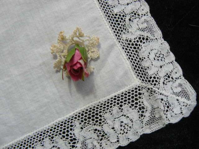 VINTAGE COTTON HANKIE EMBROYDERED